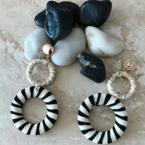 ”BIANCA” DROP EARRINGS-BLACK AND WHITE - Picture 3 of 3